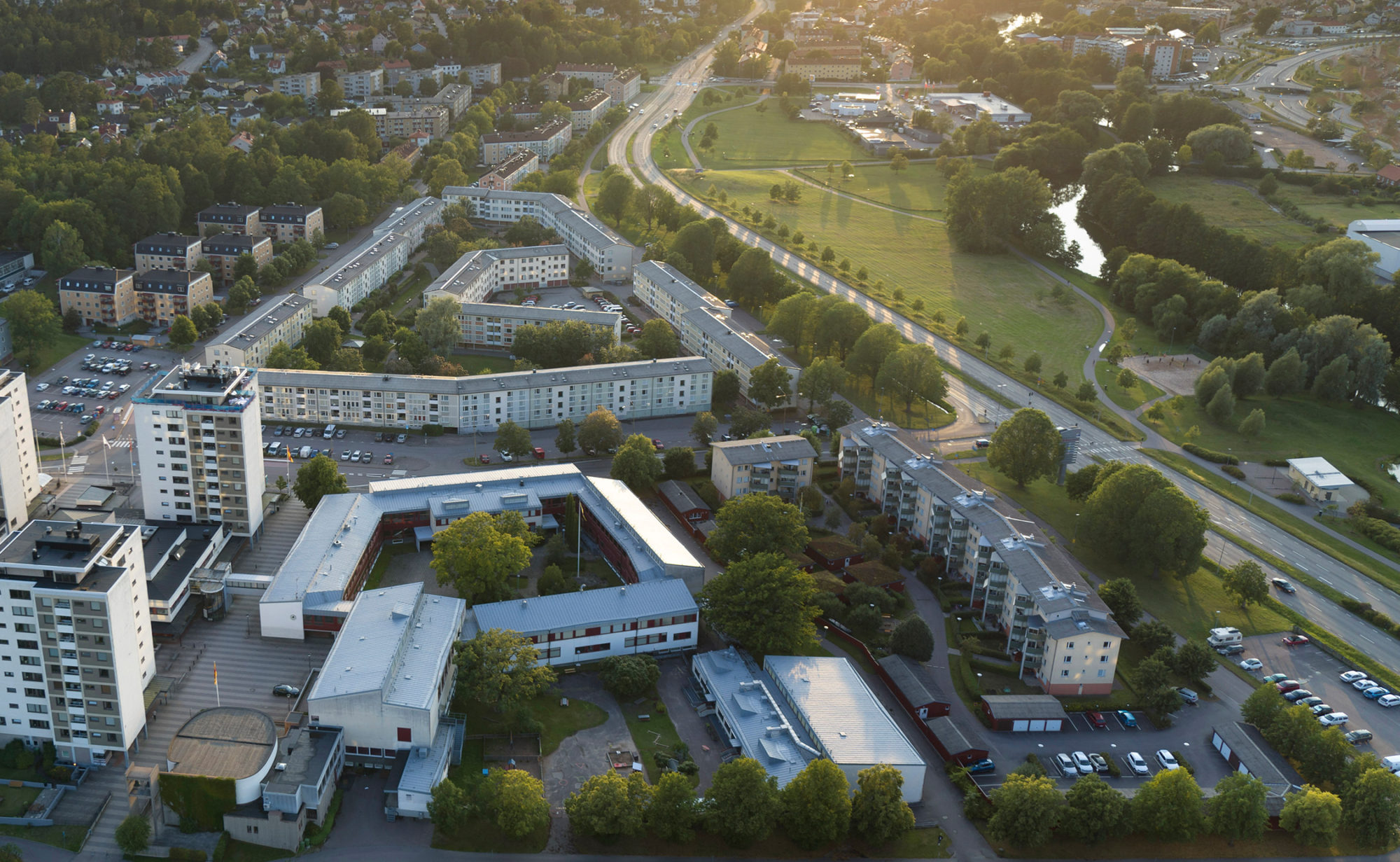 Stad fotograferad i fågelperspektiv